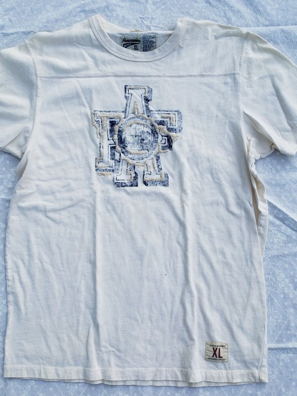 Abercrombie Fitch White Cotton Short Sleeve Shirt - Adult Medium / Youth XL